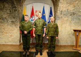 Vaidoto bataliono vyriausiajam puskarininkiui – seržanto majoro karinis laipsnis - 2