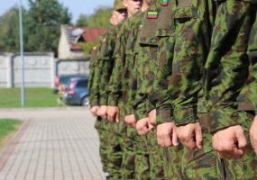Pirmosios dvi tarnybos savaitės būsimiesiems karo inžinerijos specialistams – prie ko sunkiausia... - 2