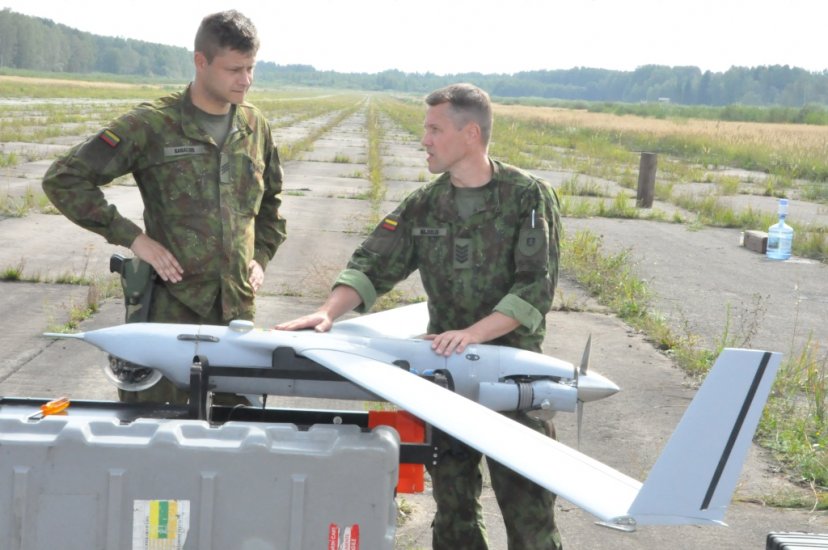 Bepiločių orlaivių valdytojai „Dangaus akys“: galime skristi ilgai ir toli