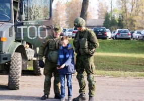 Karinius dalinius visoje Lietuvoje aplankė per 1000 moksleivių - 1