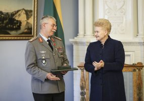 Commander of the German Field Army Lt Gen Jörg Vollmer decorated at the Presidential Palace of... - 1