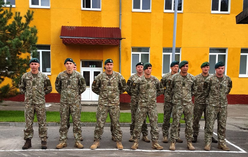 Į Lietuvos karinę mokymo misiją Ukrainoje išvykusi grupė pradėjo rengti Ukrainos karius 