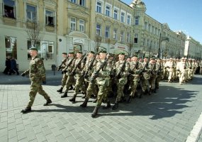 Fotogalerija: istorinės nuotraukos iš didžiausio Nepriklausomos Lietuvos karinio parado 2004-ųjų... - 1