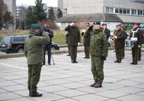 Vilniuje iškilmingai sutikta Sausumos pajėgų vėliava - 1