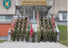 Vilniuje iškilmingai sutikta Sausumos pajėgų vėliava - 5