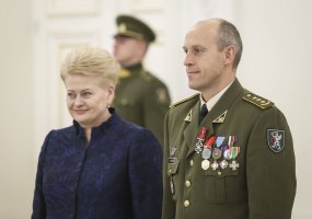 Prezidentūroje suteikti aukštieji kariniai laipsniai ir įteikti valstybiniai apdovanojimai - 6