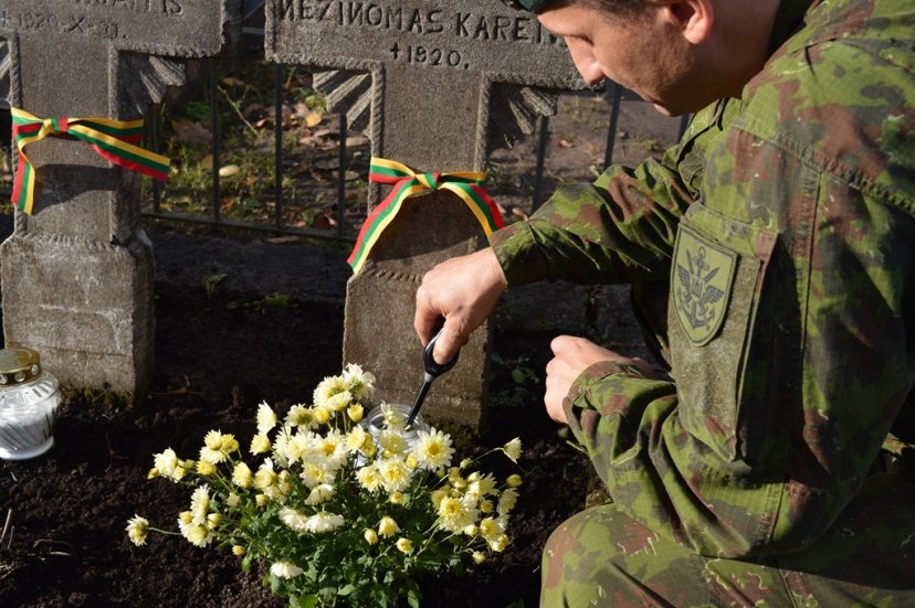 Visoje Lietuvoje pagerbiamas Anapilin išėjusių karių atminimas