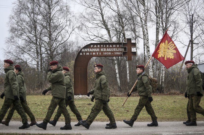 Kariai ir Utenos bendruomenė pagerbė Laisvės kovų dalyvį Antaną Kraujelį 