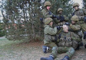 Bazinis karo inžinerijos kursas šauktiniams baigėsi „Inžinieriaus taku“ - 2