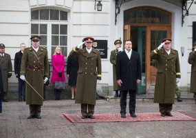 Generolas leitenantas Jonas Vytautas Žukas dalyvavo Estijos kariuomenės vado pasikeitimo... - 2