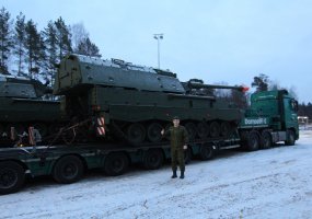 Artilerijos batalioną pasiekė pirmosios modernizuotos haubicos PzH 2000  - 1