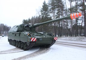 Artilerijos batalioną pasiekė pirmosios modernizuotos haubicos PzH 2000  - 3