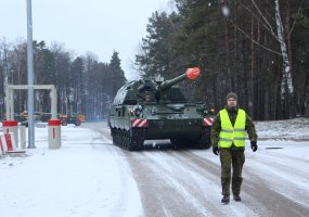 Artilerijos batalioną pasiekė pirmosios modernizuotos haubicos PzH 2000  - 4