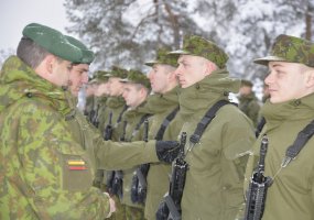 Švenčių išvakarėse kariniuose vienetuose  vieningai skambėjo karių priesaikos žodžiai - 6