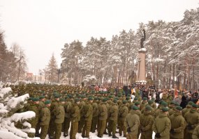 Švenčių išvakarėse kariniuose vienetuose  vieningai skambėjo karių priesaikos žodžiai - 5