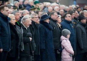 Sausio 13-osios žuvusiųjų atminimas pagerbtas Antakalnio kapinėse, Nepriklausomybės aikštėje kilo... - 4