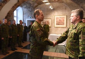 Dviem kariuomenės viršiloms įteikti aukščiausi puskarininkių – seržanto majoro – kariniai laipsniai  - 1