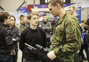 Studijų parodoje karjerą planuoti padeda Karo akademija ir Lietuvos kariuomenės pajėgos - 5