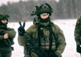 Kovinio šaudymo pratybose Algirdo bataliono kuopa pratinasi ir prie šalčio, drėgmės bei sniego - 3