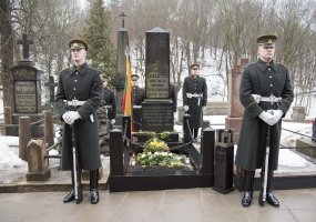 Nepriklausomybės akto signatarai pagerbti Rasų kapinėse  - 1