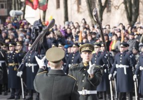 S. Daukanto aikštėje iškilmingai pakeltos Trijų Baltijos valstybių vėliavos - 1
