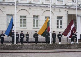 Visoje šalyje kariniai daliniai minėjo Lietuvos Valstybės atkūrimo dieną - 1