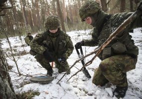 Karo akademijos kariūnai treniruojasi vadovauti gynybos operacijoms - 1