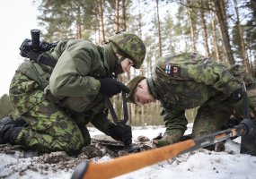 Karo akademijos kariūnai treniruojasi vadovauti gynybos operacijoms - 6