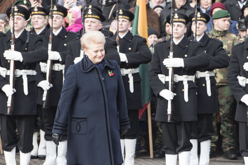S. Daukanto aikštėje iškilmingai pakeltos Trijų Baltijos valstybių vėliavos