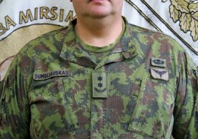 Nuo 1991 metų tarnybą Lietuvos kariuomenėje pradėjęs ir NATO štabuose tarnavęs plk. ltn. Ričardas... - 1