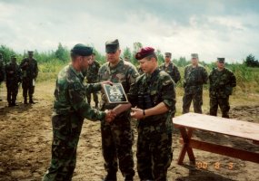 Nuo 1991 metų tarnybą Lietuvos kariuomenėje pradėjęs ir NATO štabuose tarnavęs plk. ltn. Ričardas... - 5