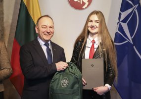 Apdovanoti rašinių konkurso „Mes esame NATO“ nugalėtojai  - 5