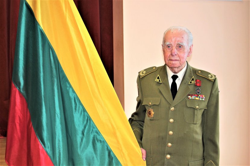 Anapilin išlydėtas Lietuvos laisvės kovos sąjūdžio štabo viršininkas, dimisijos majoras Vytautas...