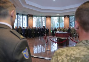 Gynybos štabo viršininkas lankosi Ukrainoje - 2