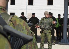 Karo akademijos kariūnai mokėsi planuoti ir vykdyti puolimo ir gynybos operacijas - 1