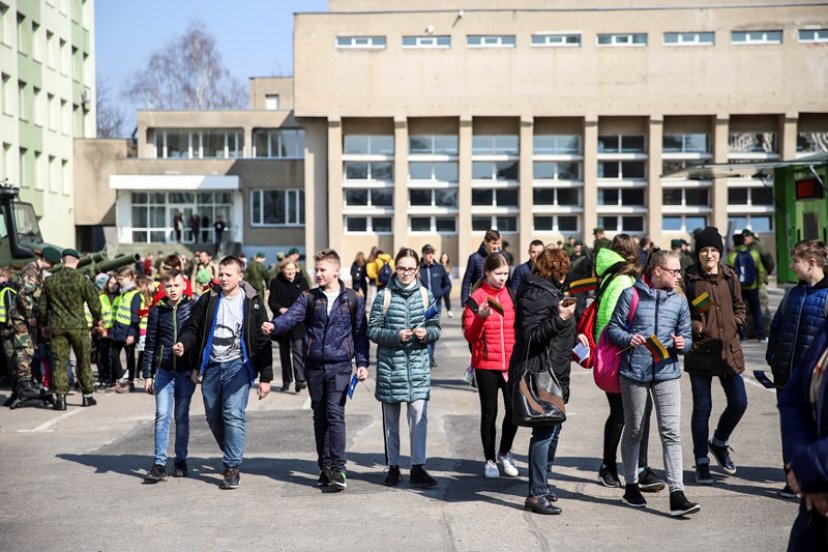 Atvirų durų dieną Karo akademija lankytojams plačiai atvėrė duris