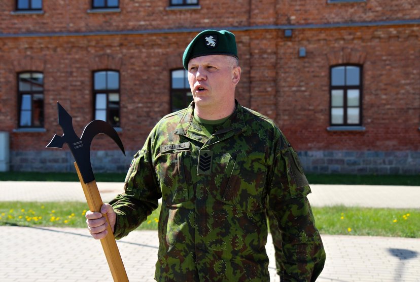 Inžinieriai priėmė į savo šeimą naująjį bataliono vyr. puskarininkį