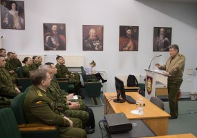 Karo akademijos auklėtiniams – Lietuvos kariuomenės vado patarimai - 2