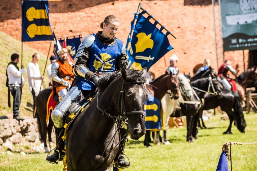 Istorijos mylėtojus Kaune kviečia Kunigaikščio Vaidoto riterių turnyras, raitų riterių turnyras...