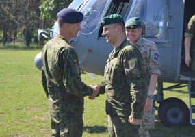 Brg. gen. Raimundas Vaikšnoras lankėsi Karinių oro pajėgų vienetuose  - 3