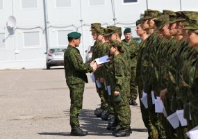 Jonušo Radvilos mokomajame pulke Bazinį kario kursą baigė  nuolatinės privalomosios pradinės karo... - 4
