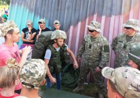 Lietuvos kariai Ukrainoje aplankė karinę jaunimo stovyklą - 4