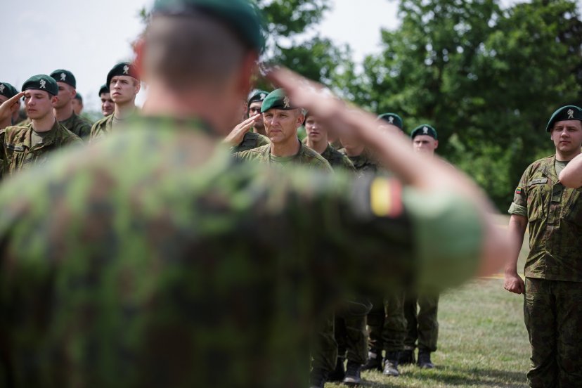 Kariuomenėje įkurtuvės: brg. gen. M. Pečiulionio artilerijos batalionas įsikraustė į naujus namus 