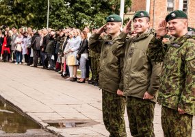Iškilmingoje rikiuotėje Husarų batalione – šauktinių išleistuvės ir vadų pasikeitimo ceremonija - 3