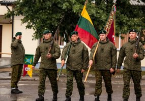 Iškilmingoje rikiuotėje Husarų batalione – šauktinių išleistuvės ir vadų pasikeitimo ceremonija - 6