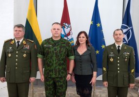 Inžinerijos bataliono vyriausiajam puskarininkiui vrš. Vidmantui Stramielai suteiktas seržanto... - 1