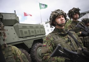 Lietuvai oficialiai  perduotos pirmosios pėstininkų kovos mašinos „Vilkas“ - 3