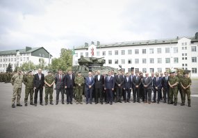 Lietuvai oficialiai  perduotos pirmosios pėstininkų kovos mašinos „Vilkas“ - 6