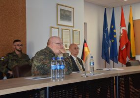 Lietuvos kariuomenės Mokymo ir doktrinų valdyboje Vokietijos kariuomenės Jungtinių pajėgų... - 5