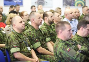 Gynybos štabo vyriausiasis puskarininkis išvyksta į naują tarnybos vietą užsienyje - 3